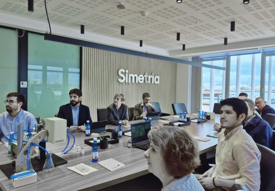 La consellera Marián Cano visita Simetría Grupo para conocer los avances del proyecto LIGH2T
