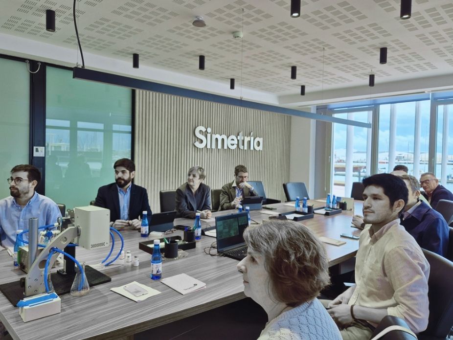La consellera Marián Cano visita Simetría Grupo para conocer los avances del proyecto LIGH2T